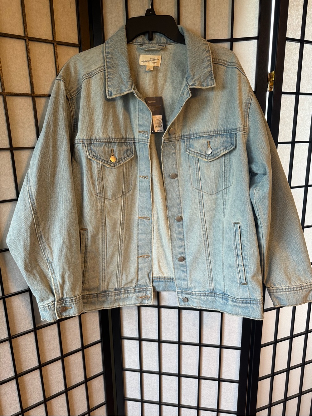Universal Thread Light Wash Denim Jacket. NWT - Picture 2 of 4